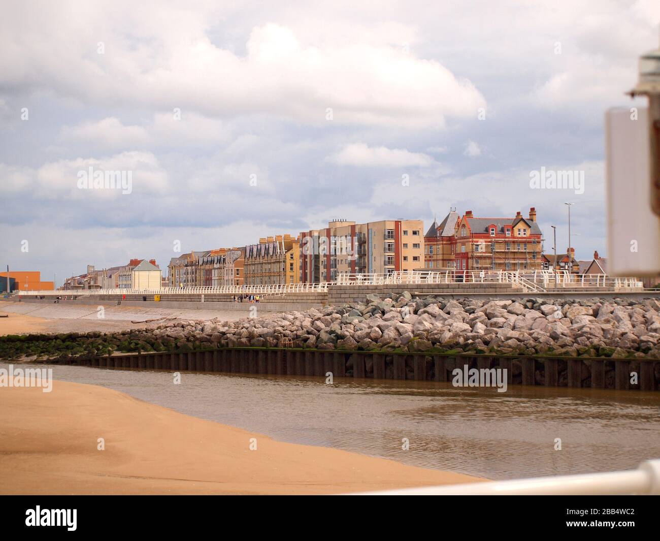 Scatto preso di fronte al mare di rhyl in estate Foto Stock