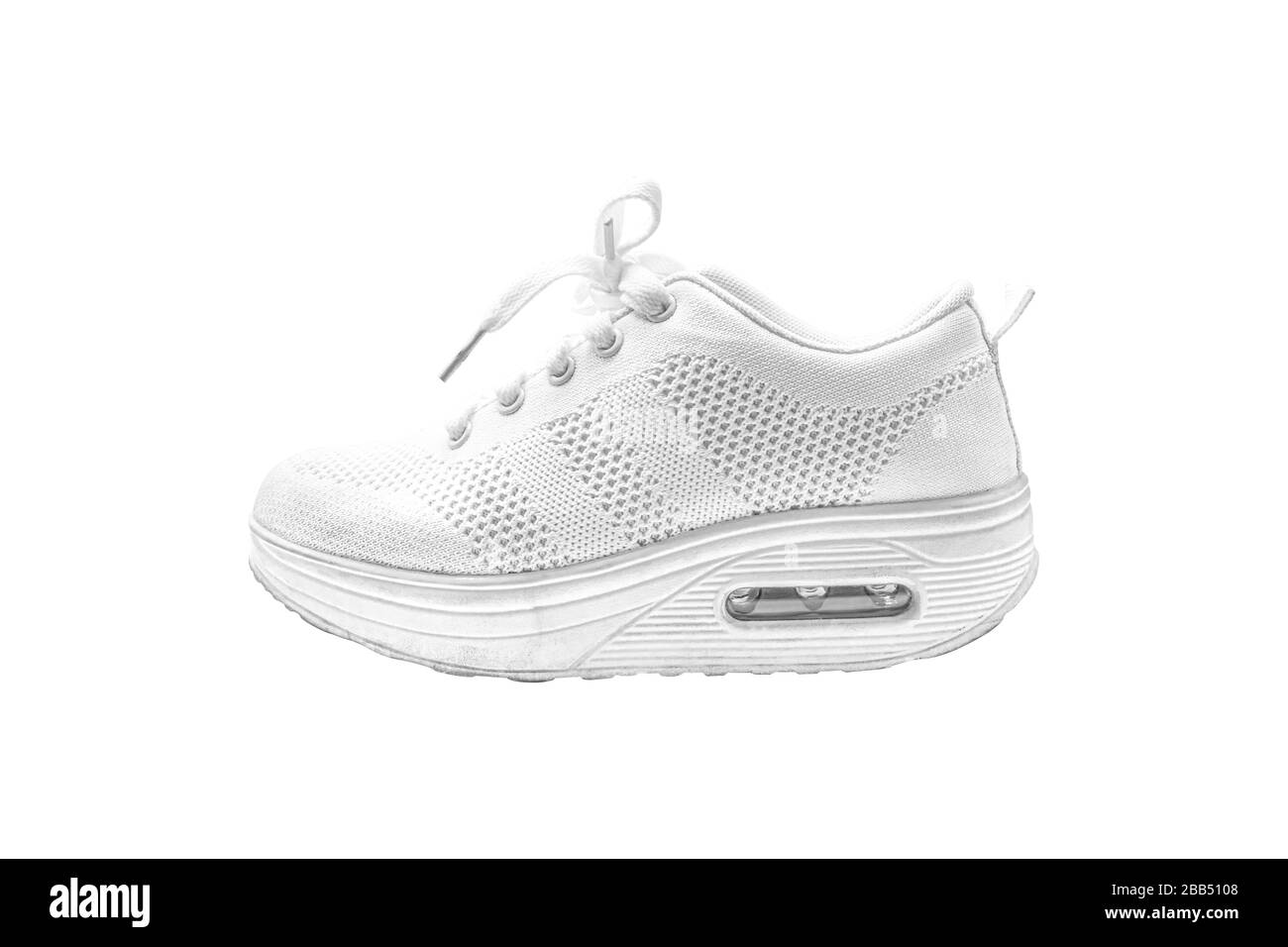 Sneaker bianca isolata su sfondo bianco con tracciato di ritaglio. Foto Stock