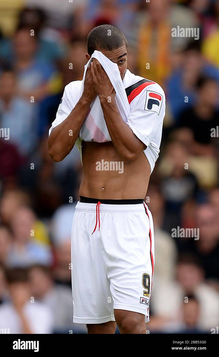 Lewis Grabban di AFC Bournemouth elimina il sudore dal viso durante la partita Foto Stock