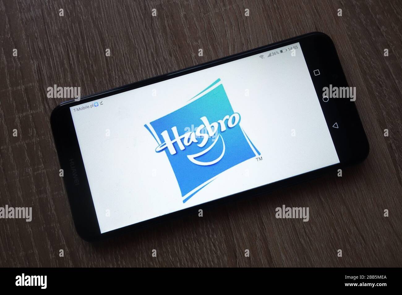 Logo Hasbro, Inc. Visualizzato sullo smartphone. Hasbro, Inc. È una multinazionale americana di giochi da tavolo e giocattoli Foto Stock
