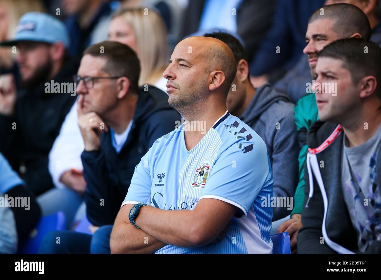 I sostenitori di Coventry City negli stand durante la prima partita della Sky Bet League al St Andrew's trilione Trophy Stadium Foto Stock