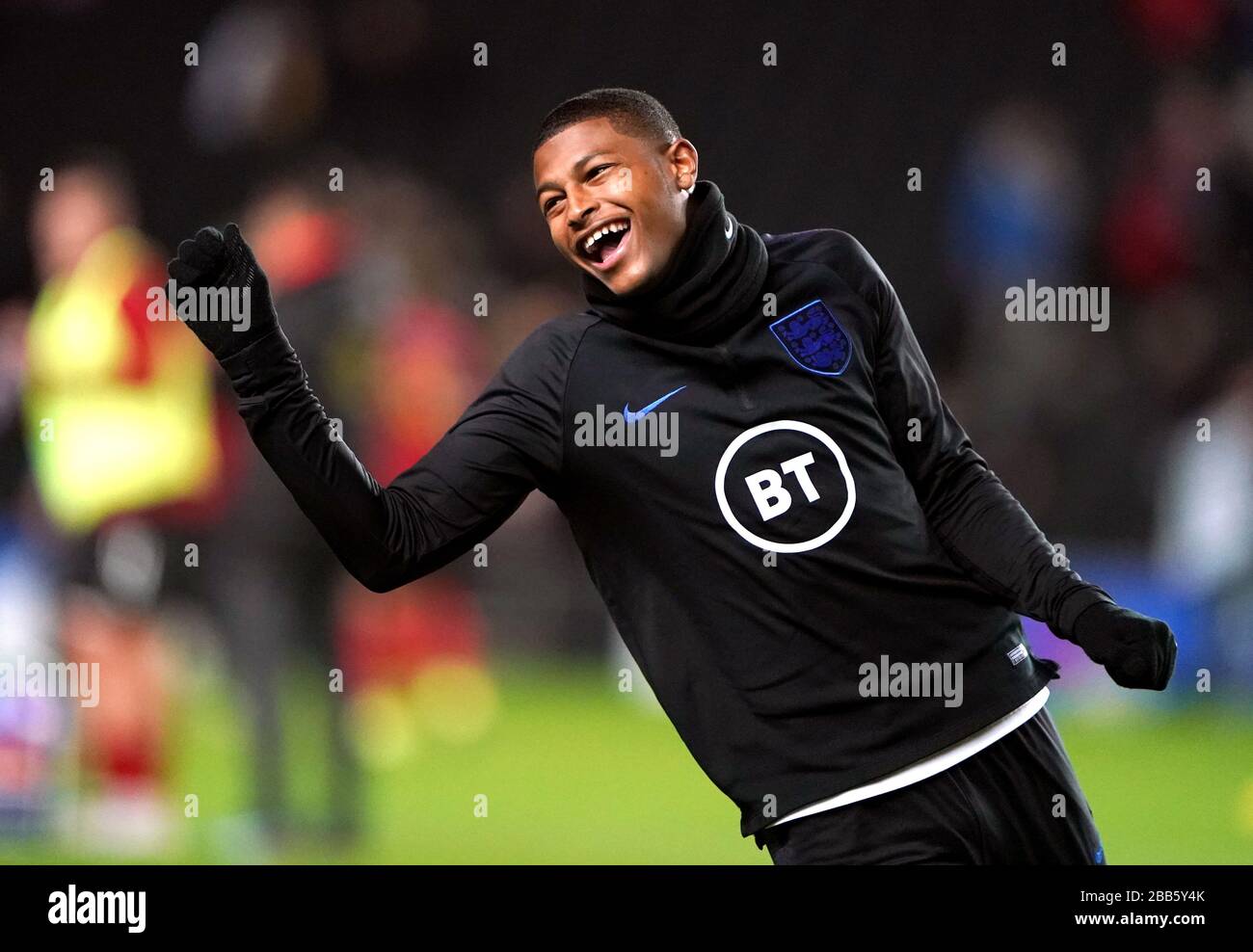 Inghilterra la Rhian Brewster dell'U21 si riscalda prima della partita Foto Stock