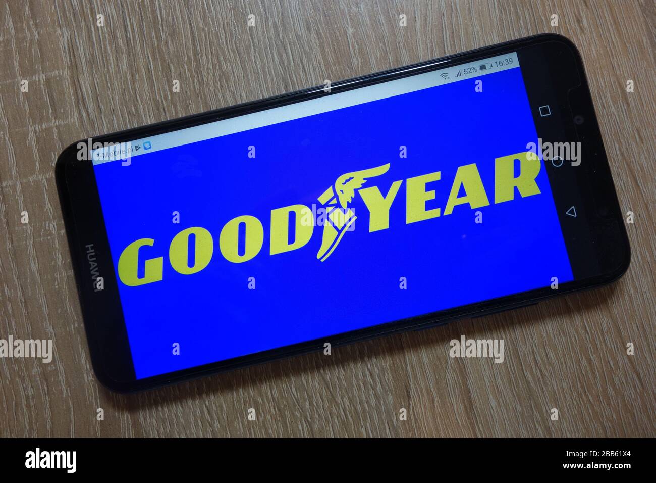 Logo Goodyear Tire & Rubber Company visualizzato sullo smartphone Foto Stock