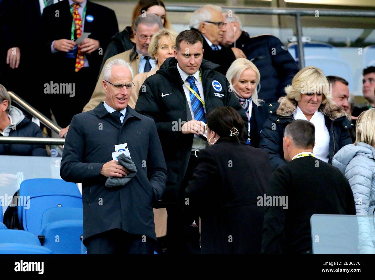 Repubblica d'Irlanda Manager Mick McCarthy (a sinistra) nelle tribune prima dell'inizio della partita Foto Stock