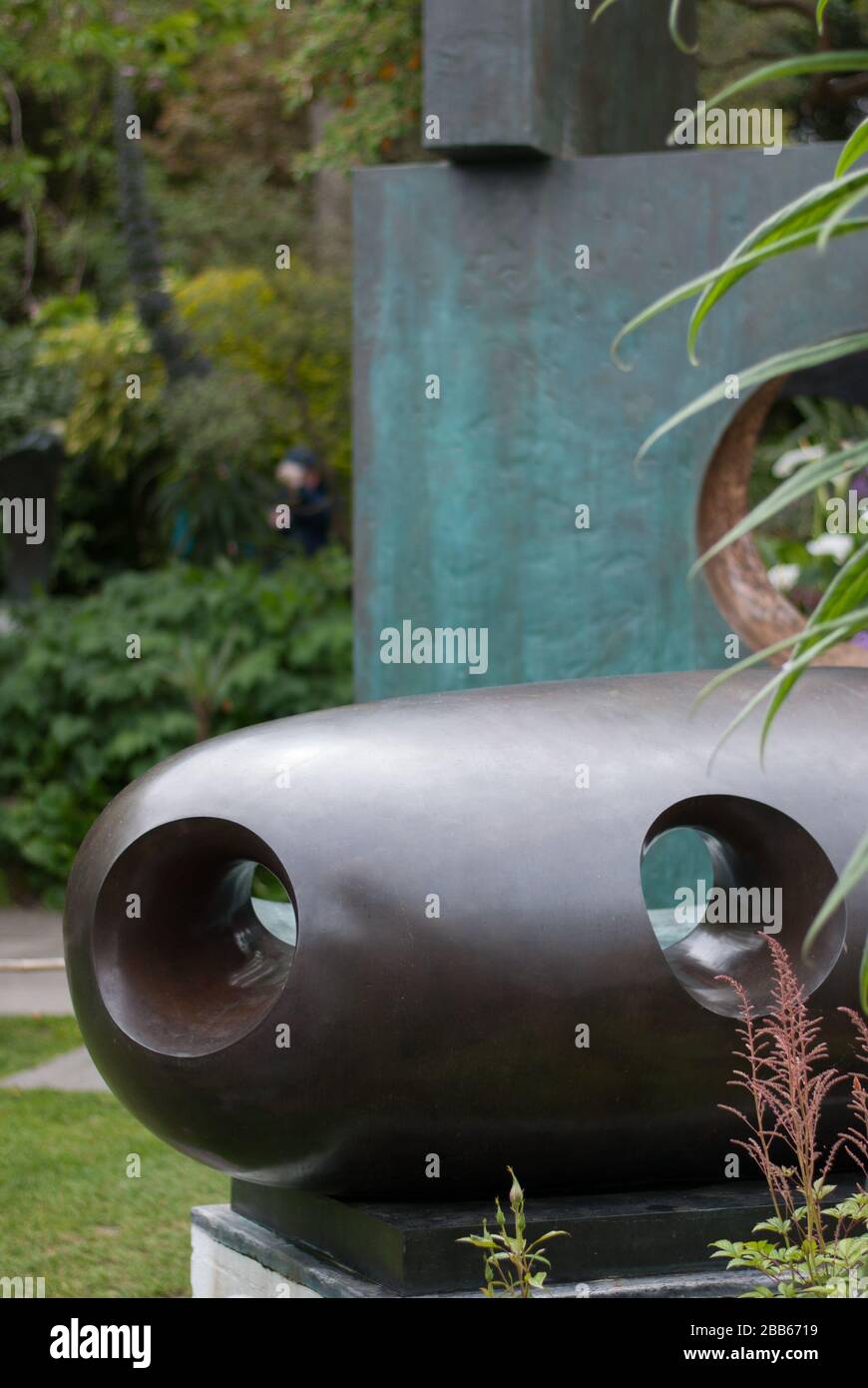 Four-Square (a piedi) e sculture di forma del fiume al Barbara Hepworth Museum & Sculpture Garden, Barmezzogiorno Hill, Saint Ives TR26 1AD Foto Stock