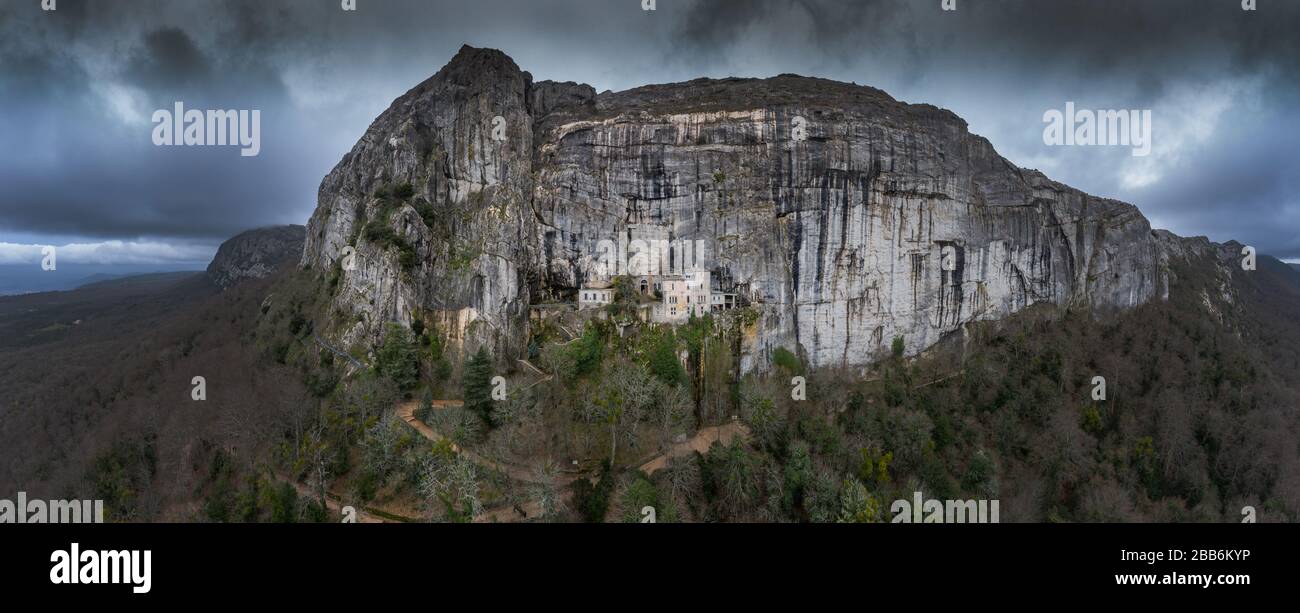 Veduta aerea della Grotta di Maria Magdalena in Francia, Plan D'Aups, il massiccio St.Baum, santo profumo, luogo famoso tra i credenti religiosi, il Foto Stock