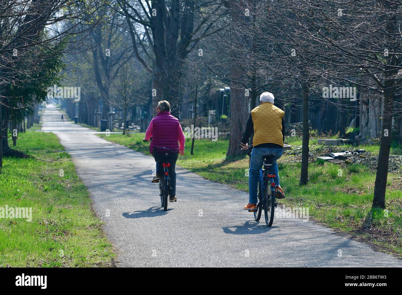 Vienna, Austria. Il cimitero centrale di Vienna in una mite giornata primaverile Foto Stock