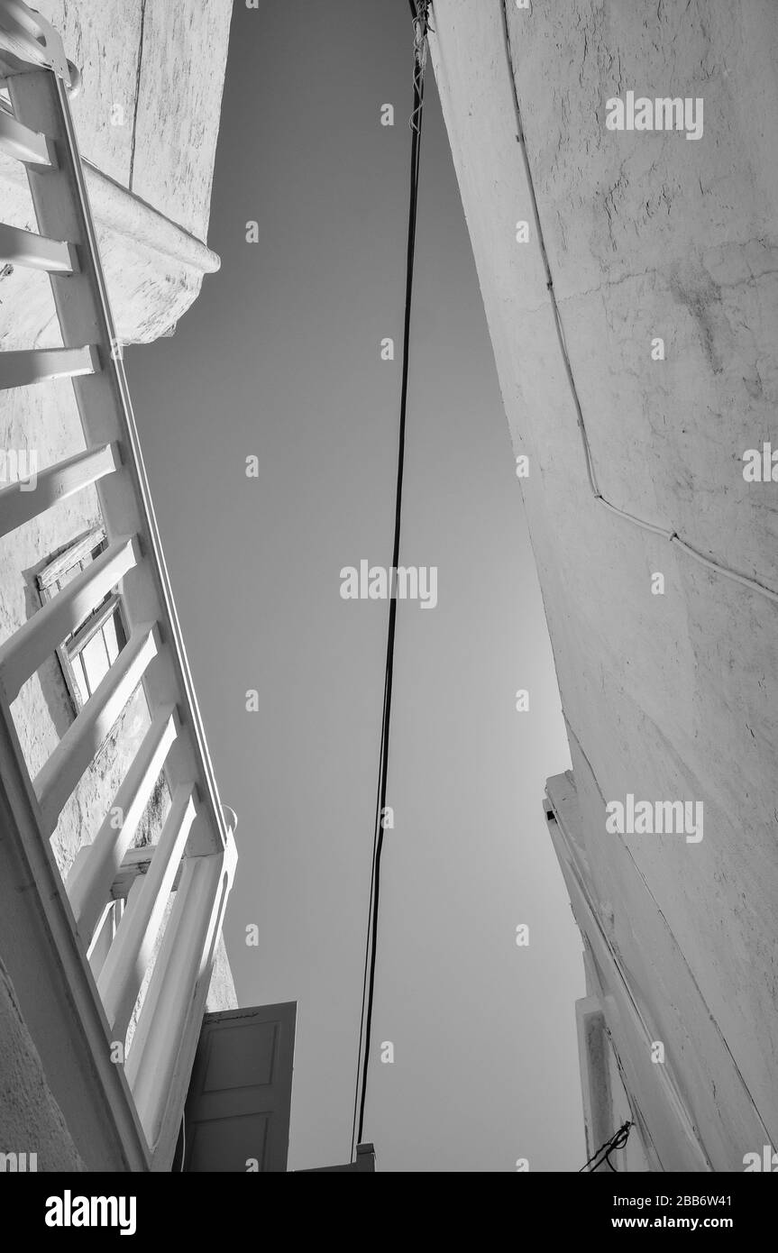 Strade, finestre e porte della città vecchia di Mykonos Foto Stock