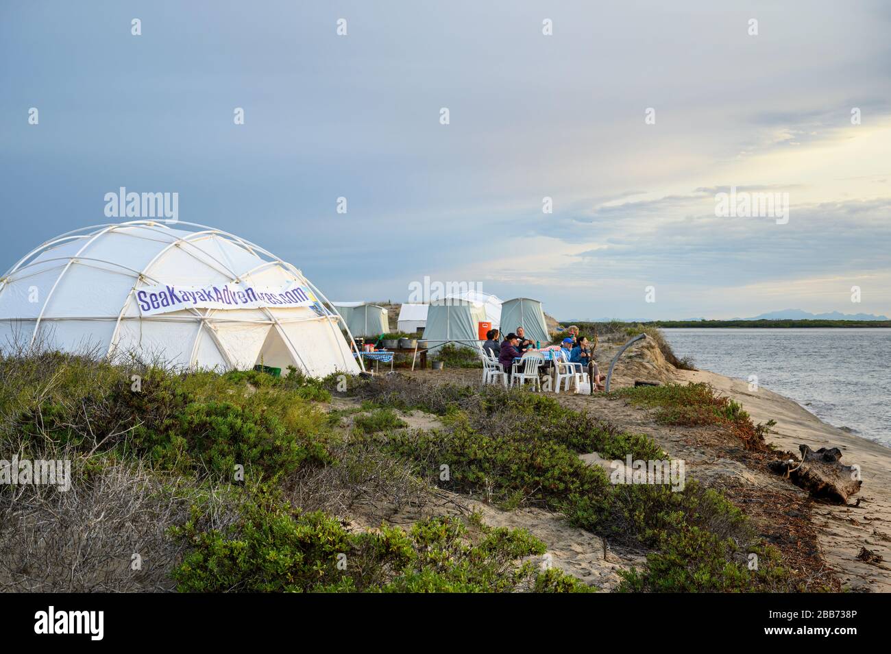 Sea Kayak Adventures Whale Watching Tour a Bahia Magdalena, Baja California sur, Messico. Foto Stock