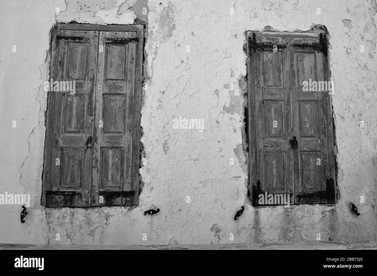 Strade, finestre e porte della città vecchia di Mykonos Foto Stock