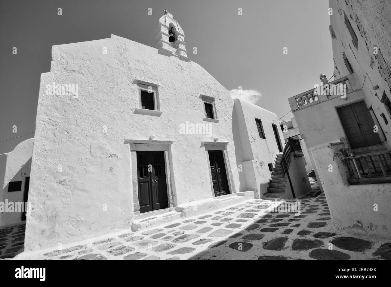 Strade, finestre e porte della città vecchia di Mykonos Foto Stock