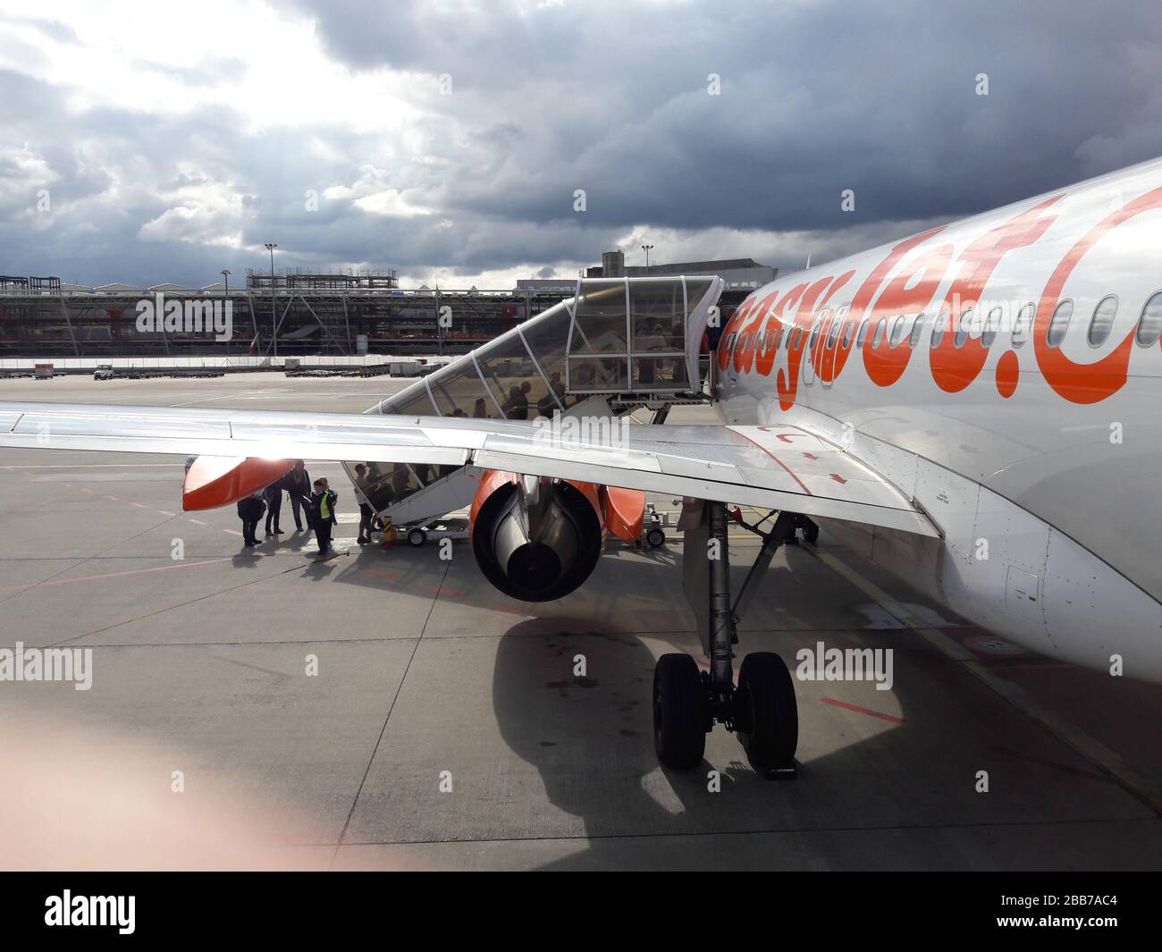 Easy Jet Bristol, North East Somerset, Regno Unito, 01/09/2019, Easy Jet Bristol Airport sulla pista e imbarco su una compagnia aerea Easyjet. Foto Stock