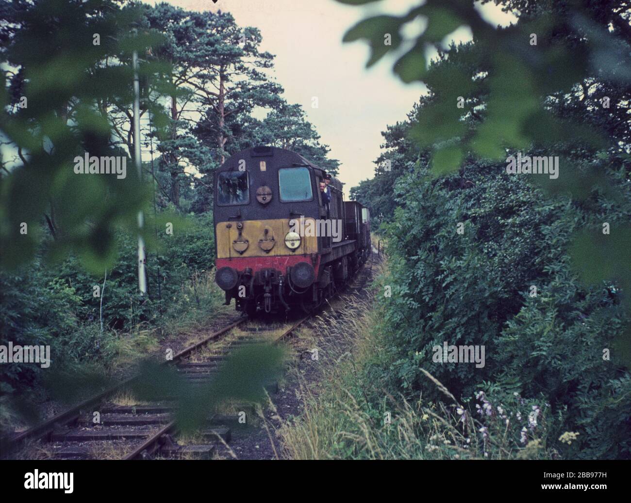Treno merci sulla ferrovia Langholme Branch in 1960s, Dumfries e Galloway, Inghilterra Foto Stock