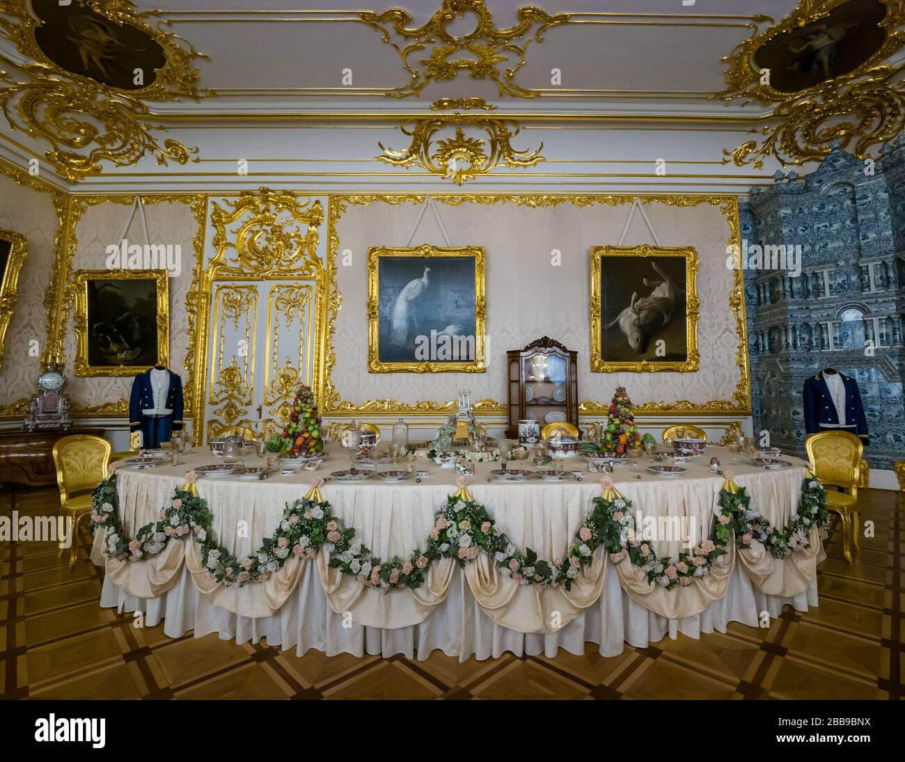 Sala da pranzo formale, interni del Palazzo di Caterina, Villaggio Tsars, Tsarskoye Selo, Pushkin, Federazione russa Foto Stock