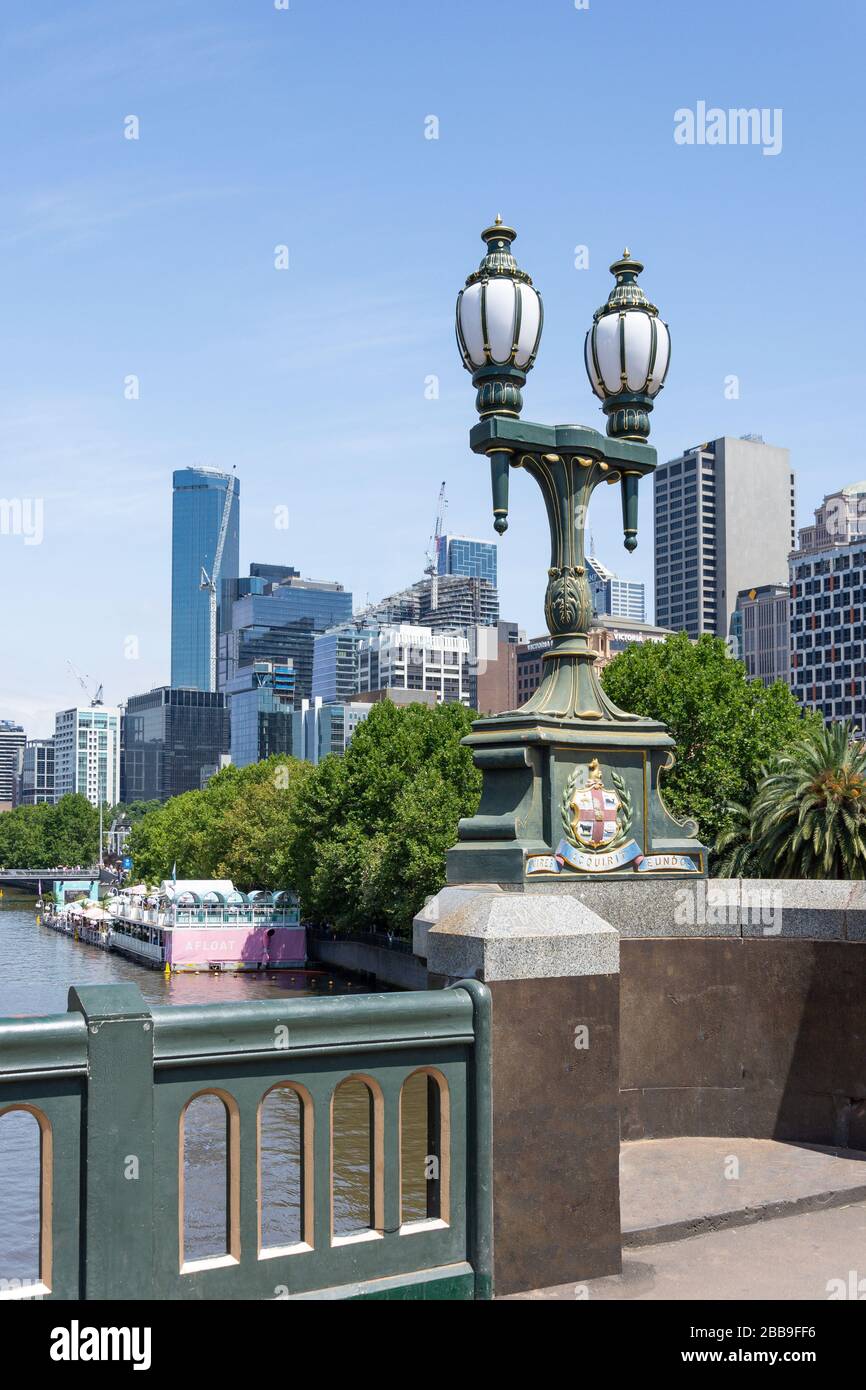 Quartiere Centrale degli Affari da Princes Bridge, City Central, Melbourne, Victoria, Australia Foto Stock