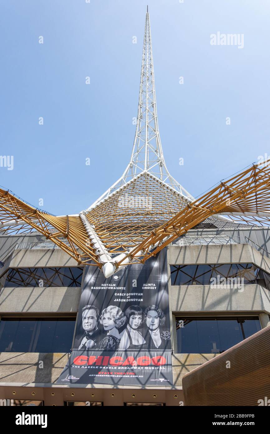 Il cartellone per lo spettacolo spire and Chicago, Arts Center Melbourne, St Kilda Road, Southbank, City Central, Melbourne, Victoria, Australia Foto Stock