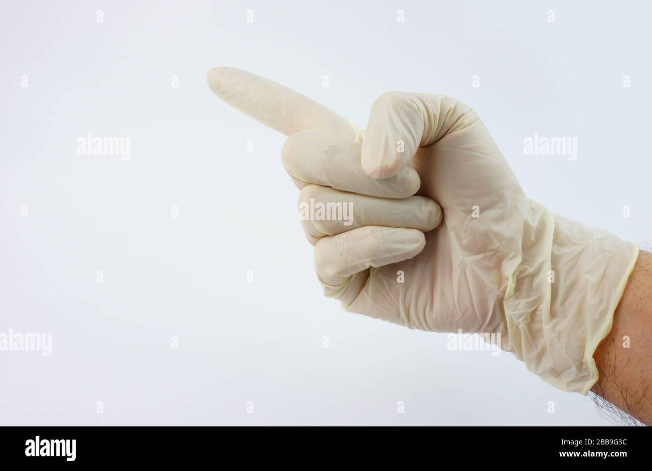 Guanti indossati dal medico per la serie di virus corona Foto Stock