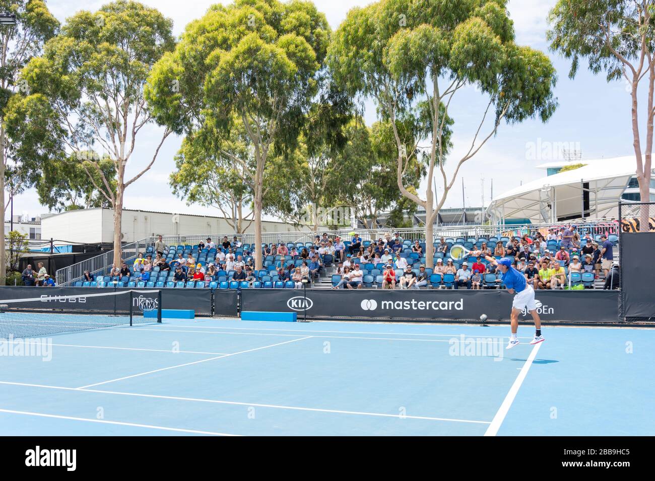 Junior player on Court 5 al torneo di tennis Melbourne Open 2020, City Central, Melbourne, Victoria, Australia Foto Stock
