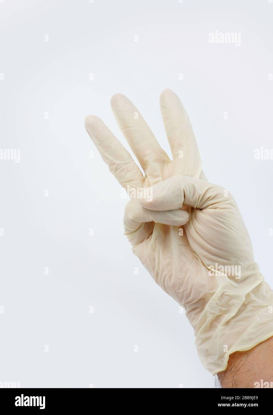 Guanti indossati dal medico per la serie di virus corona Foto Stock