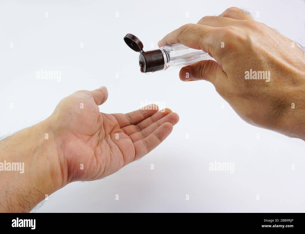 Guanti indossati dal medico per la serie di virus corona Foto Stock