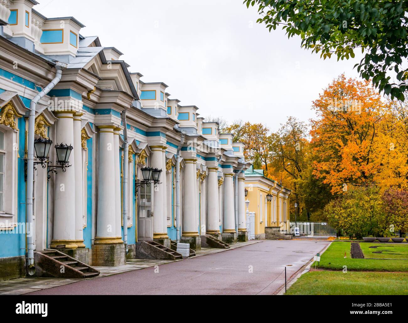 Catherine o Palazzo d'Estate con colori d'autunno, Tsars Village, Tsarskoe Selo, Pushkin, Federazione Russa Foto Stock