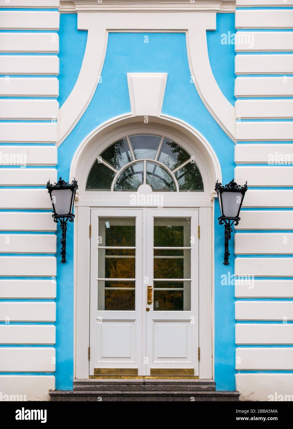 Porta ad arco dettaglio, Palazzo di Caterina, Tsars Village, Tsarskoe Selo, Pushkin, Federazione russa Foto Stock