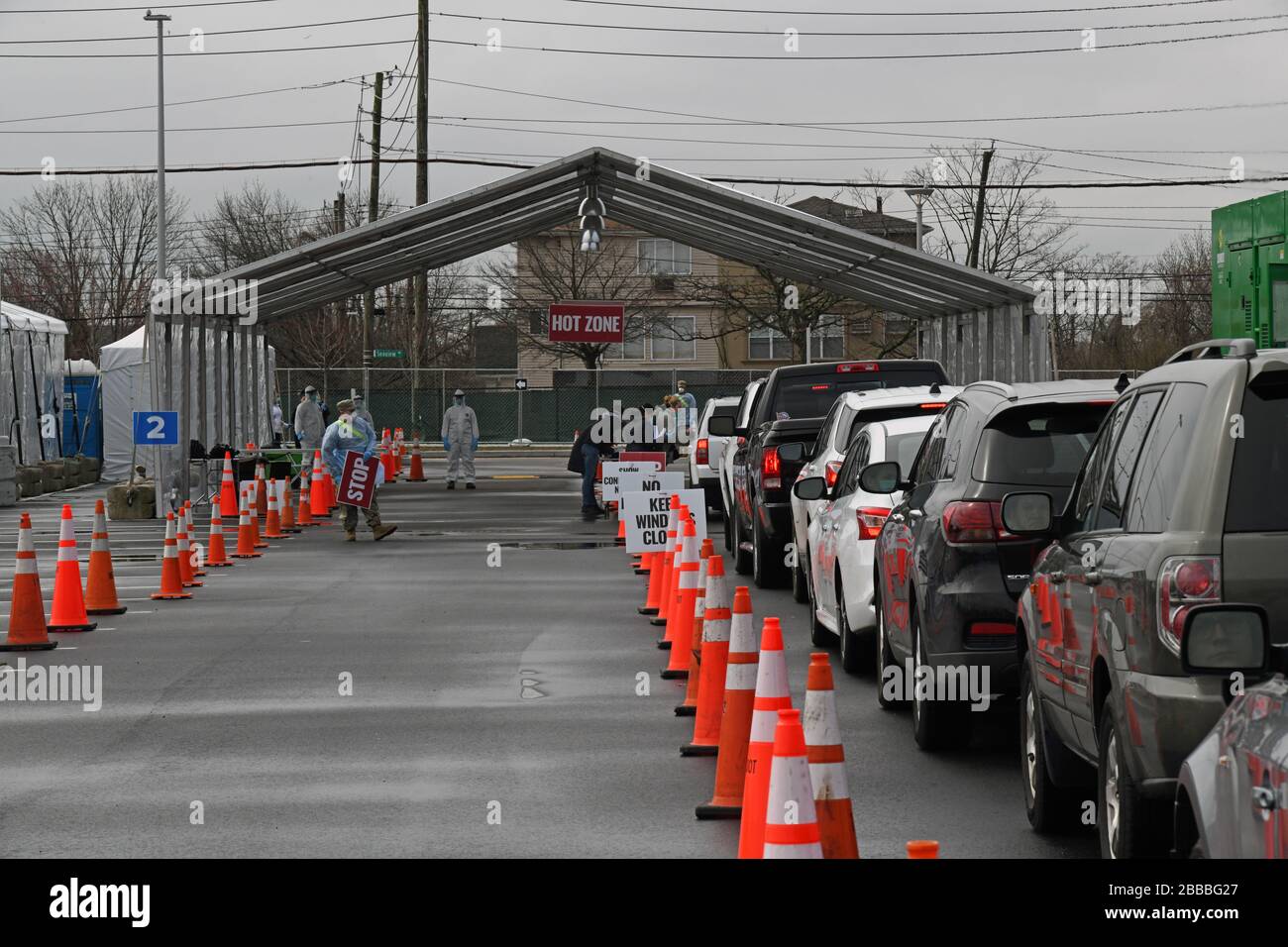 Guidare attraverso i test COVID-19 a New York. Foto Stock