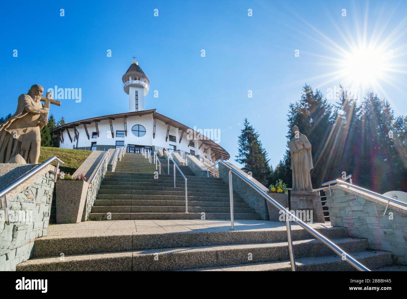 Alla nostra signora regina della chiesa di pace immagini e fotografie