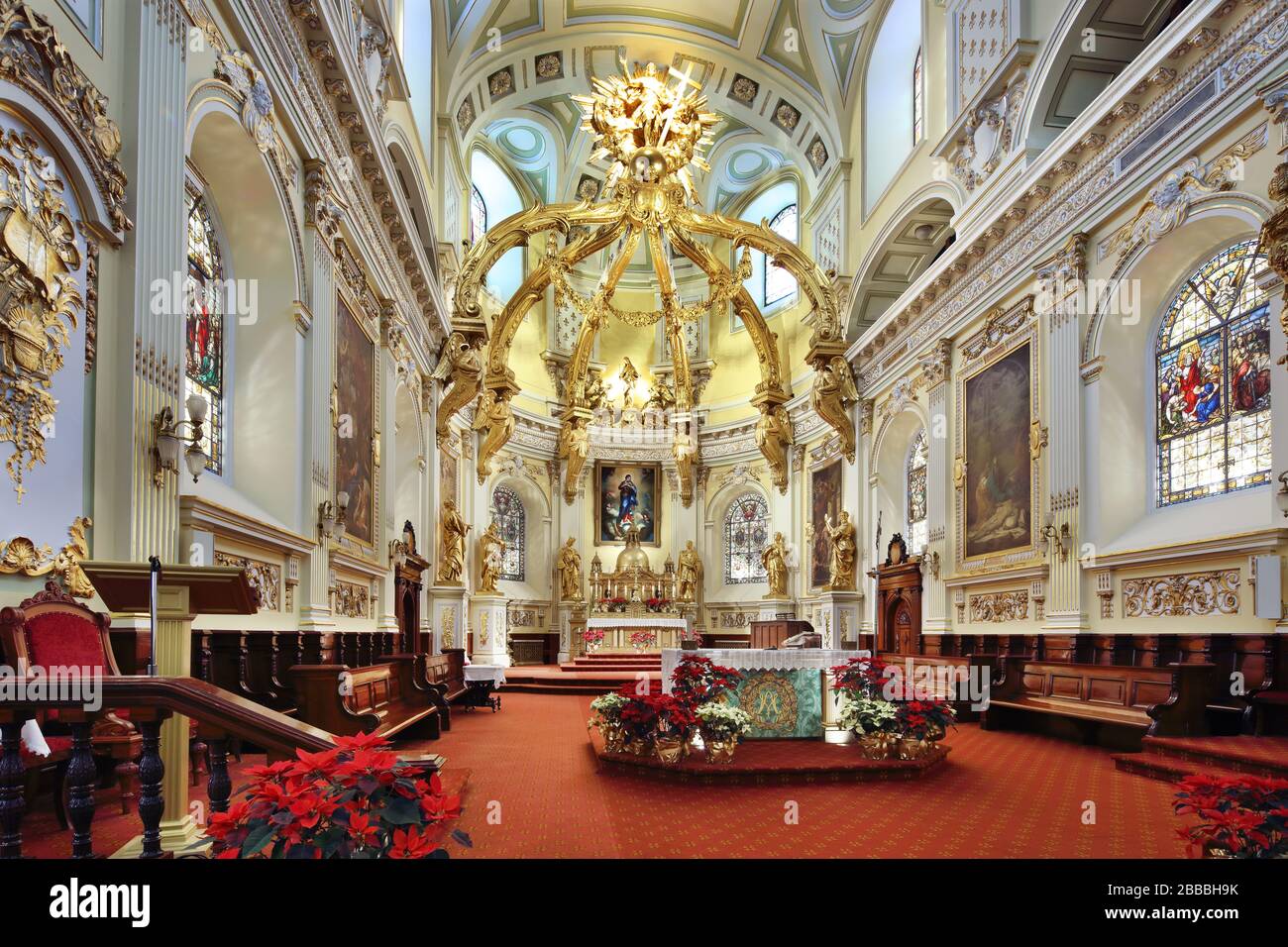 Coro e altare sotto una balachin oro nella Cattedrale-Basilica di Notre Dame de Quebec, Quebec City, Quebec, Canada Foto Stock