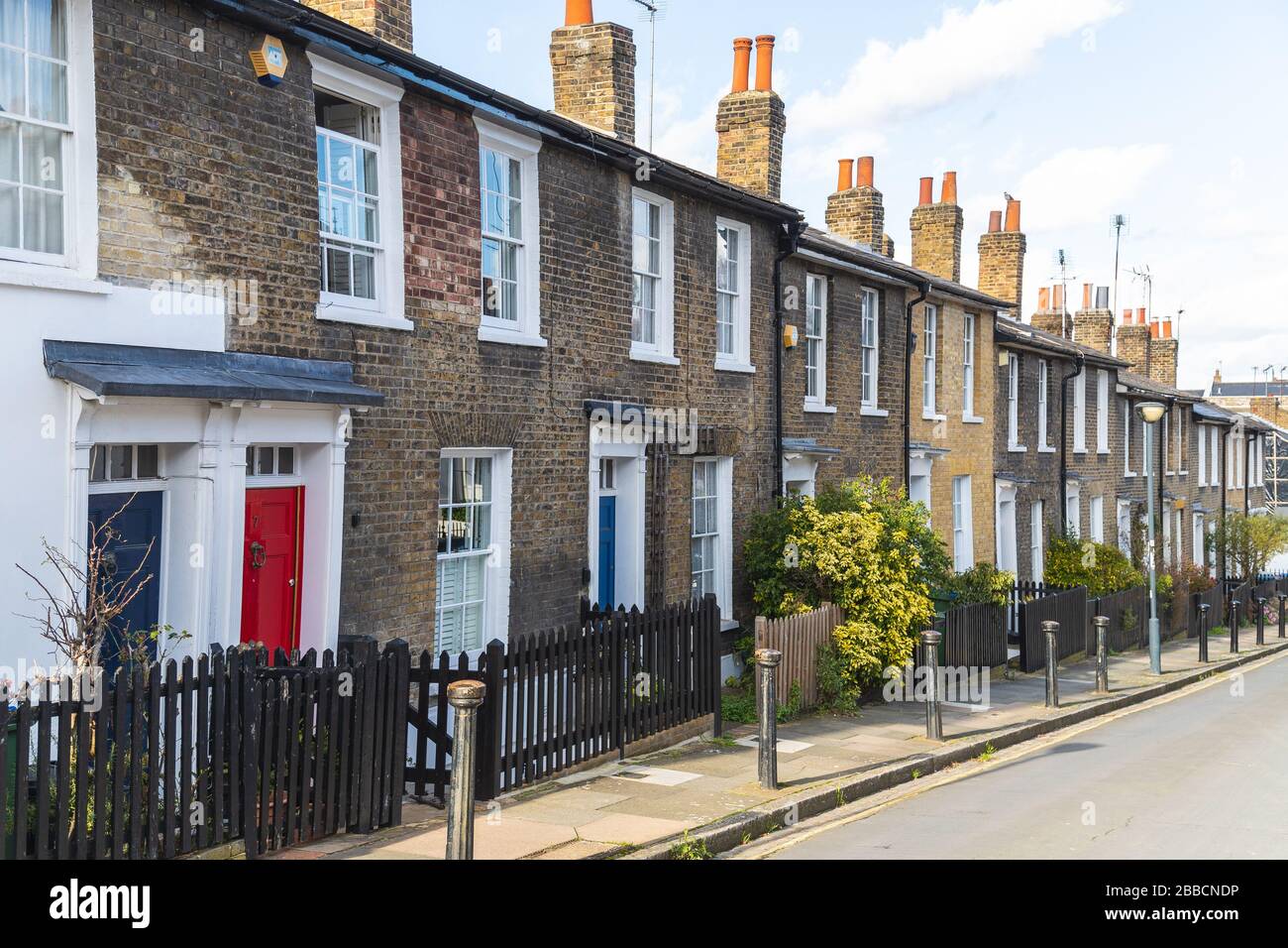 LONDRA, Regno Unito - 1ST MARZO 2020: Case e strade con terrazza a Greenwich Londra. Foto Stock