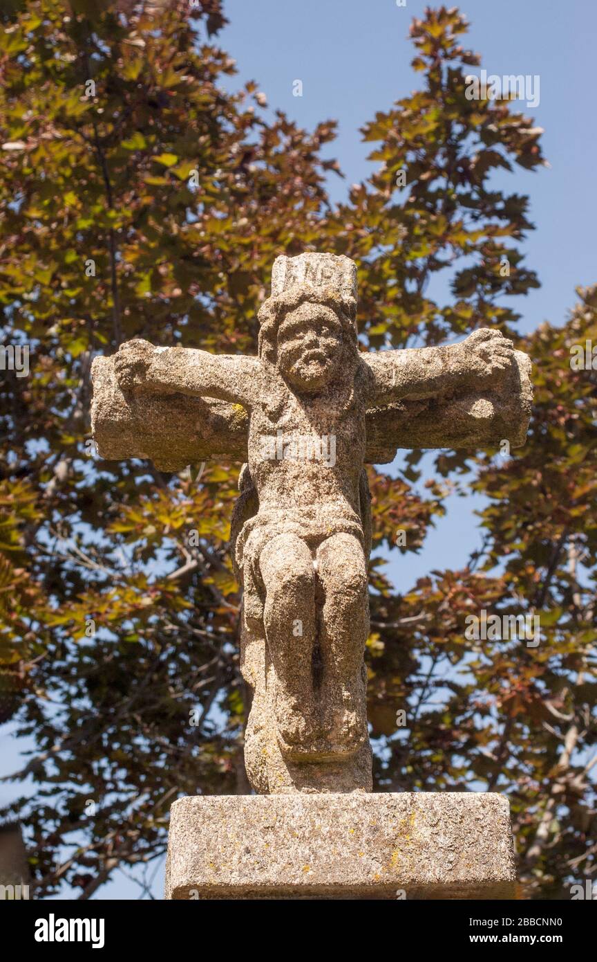 Crociera Galiziana. Monumento religioso in pietra sotto forma di croce. Tipico della Galizia in Spagna Foto Stock
