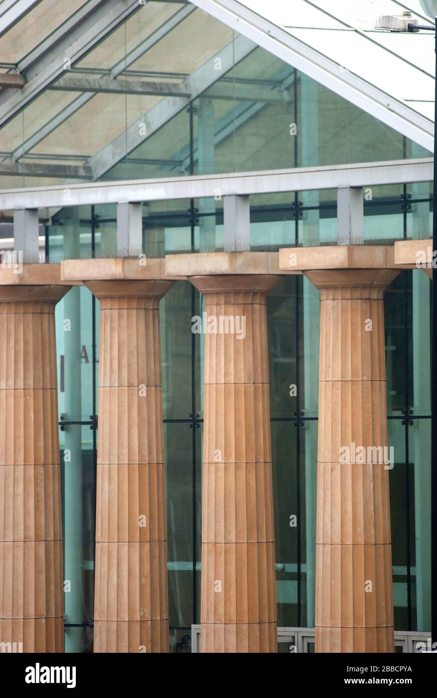 Colonne doriche all'Harrogate International, North Yorkshire Foto Stock