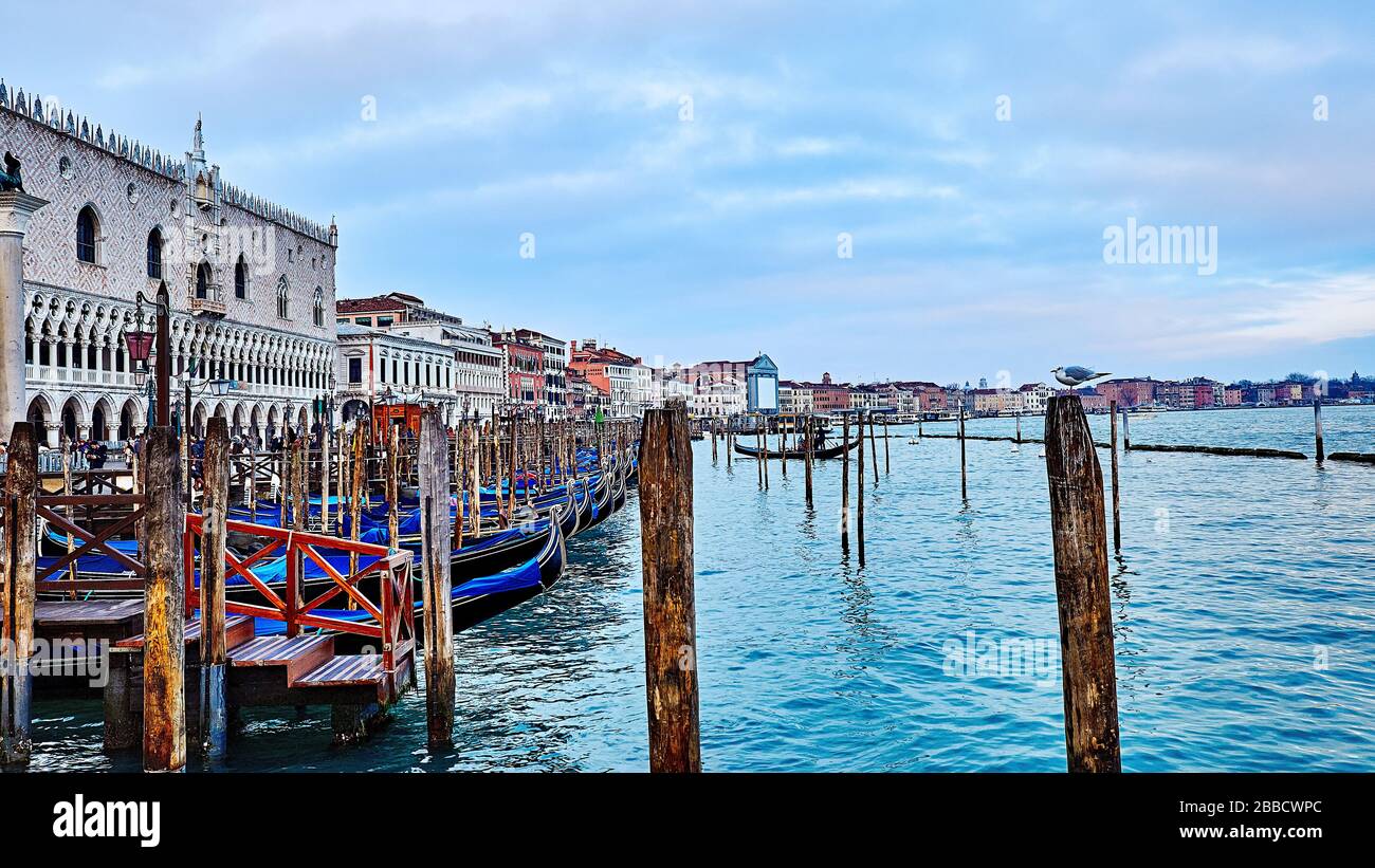 Venezia, capitale del Veneto del Nord Italia, è costruita su 118 piccole isole in una laguna del Mare Adriatico. Non ha strade, solo canali, li Foto Stock