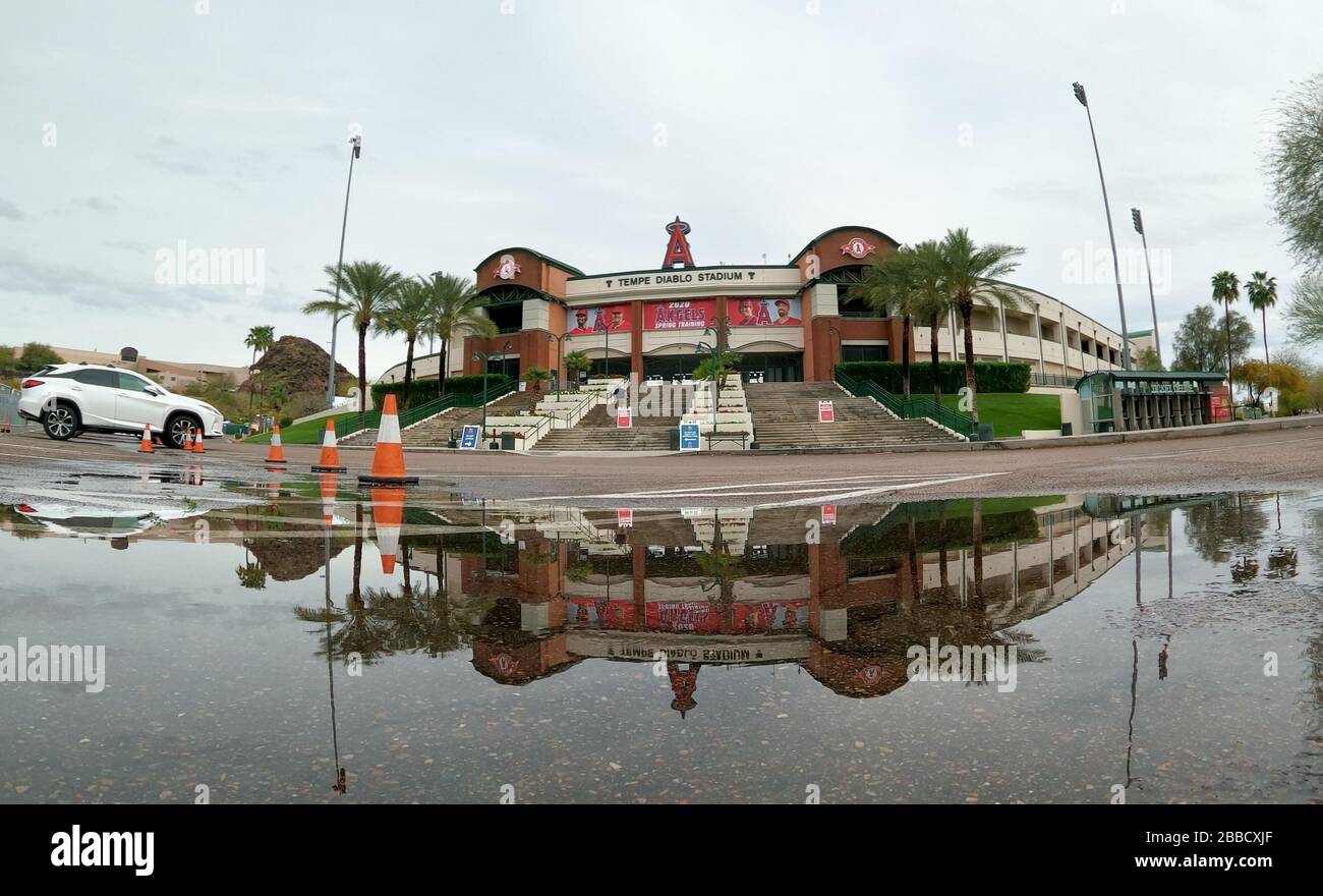 12 Marzo 2020 : MLB : Tempe, Arizona, Stati Uniti, l'esterno del Tempe Diablo Stadium è visto dopo la cancellazione della formazione primaverile Major League Baseball gioco a causa di preoccupazioni per il Covid 19 coronavirus. Credito: AFLO/Alamy Live News Foto Stock