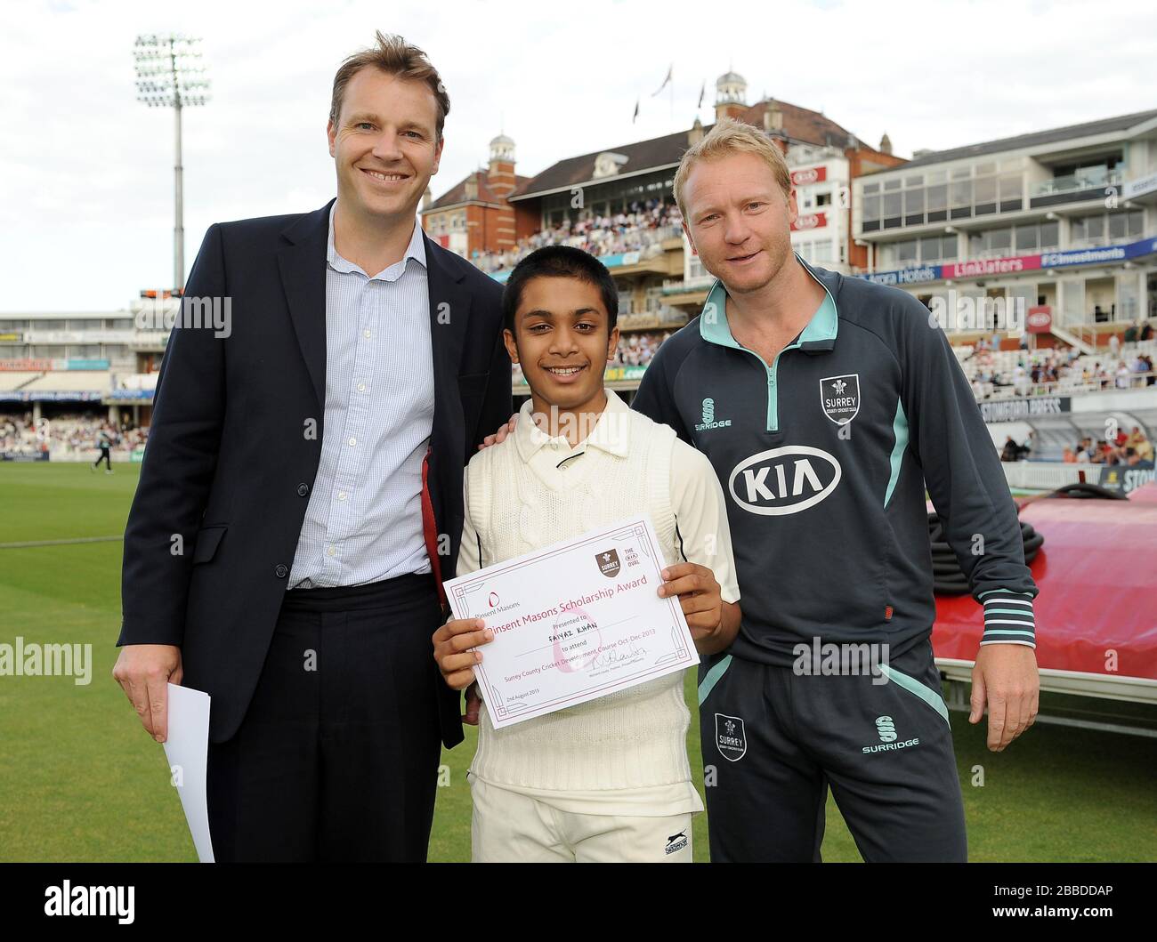 Faiyaz Khan riceve un premio di borsa di studio dei Masons Pinspent Foto Stock