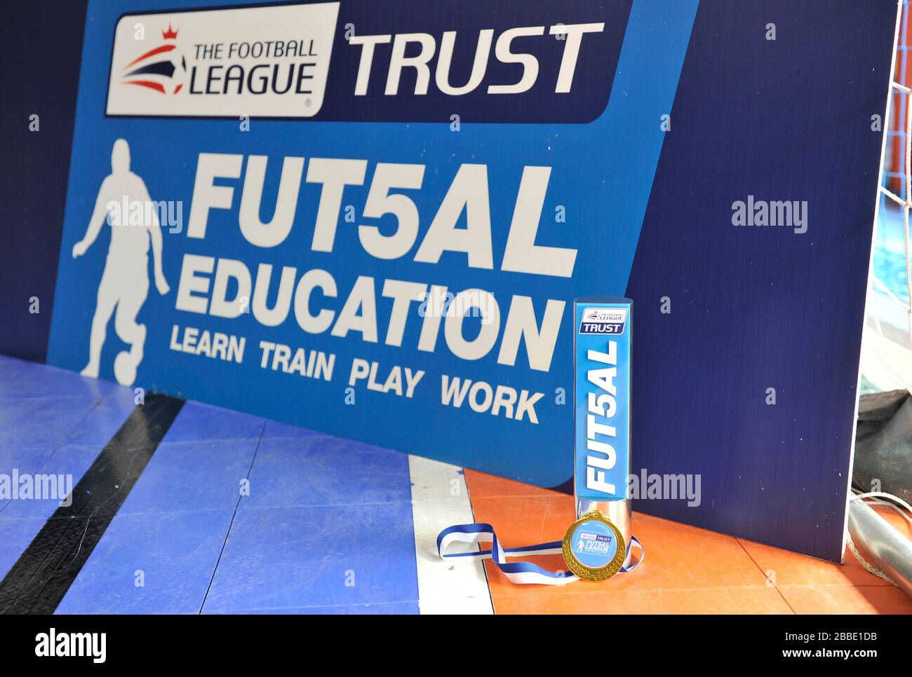 Il trofeo Futsal Football League Trust prima dell'inizio delle partite Foto Stock