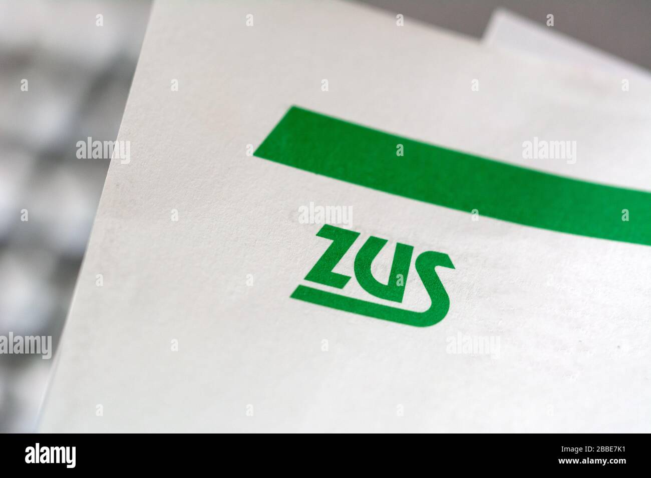 Gdansk, Polonia - 31 marzo 2020: Logo ZUS (National Social Insurance Company) su un foglio di carta Foto Stock