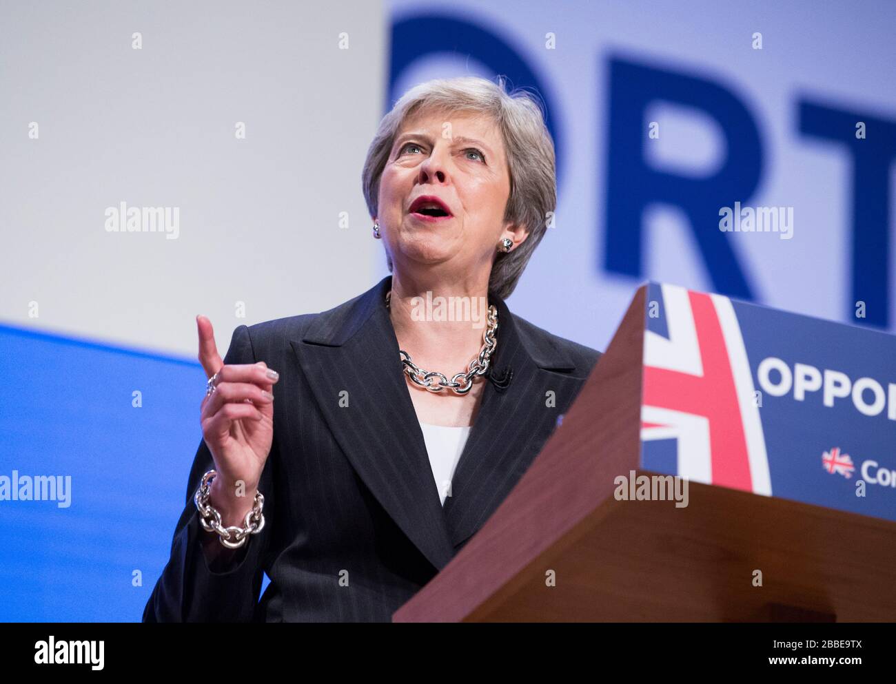 L'ex primo ministro Theresa May ha tenuto il suo discorso alla Conferenza del Partito di Birmingham. Foto Stock