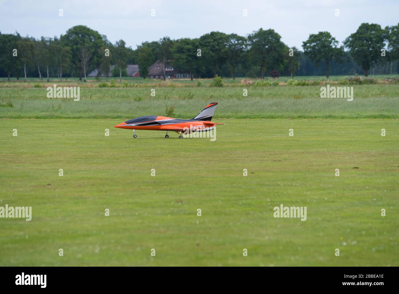 NIJVERDAL, PAESI BASSI - 23 GIUGNO 2018: Dimostrazione in aereo RC con diversi tipi di aerei ed elicotteri telecontrollati Foto Stock