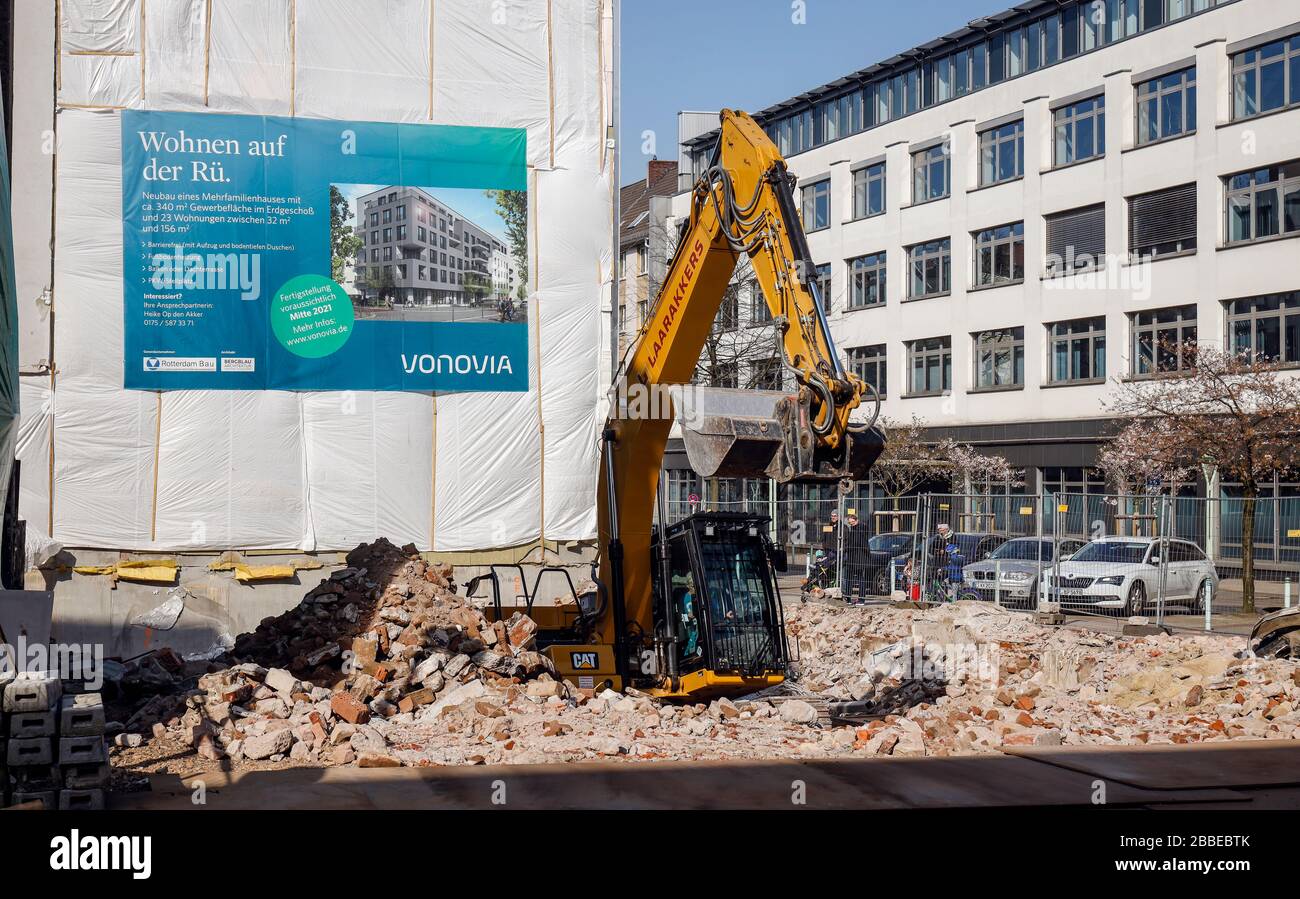 Essen, Ruhr Area, Renania Settentrionale-Vestfalia, Germania - Gruppo immobiliare Vonovia è la costruzione di un appartamento su Ruettenscheider Strasse, shopping s Foto Stock
