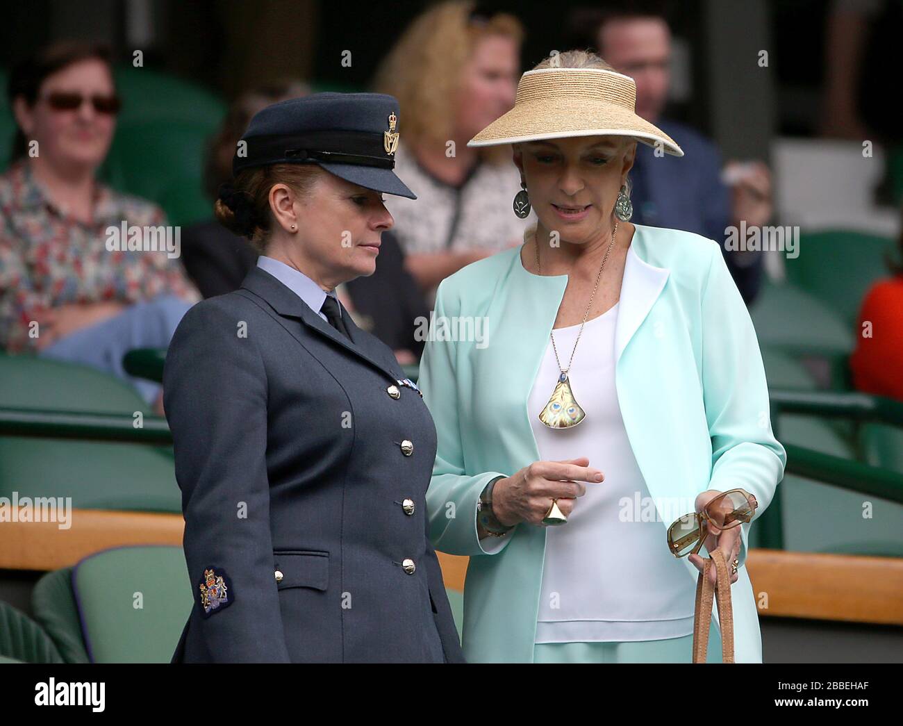 HRH Principessa Michael di Kent durante il giorno sette dei campionati di Wimbledon al All England Lawn Tennis and Croquet Club, Wimbledon. Foto Stock