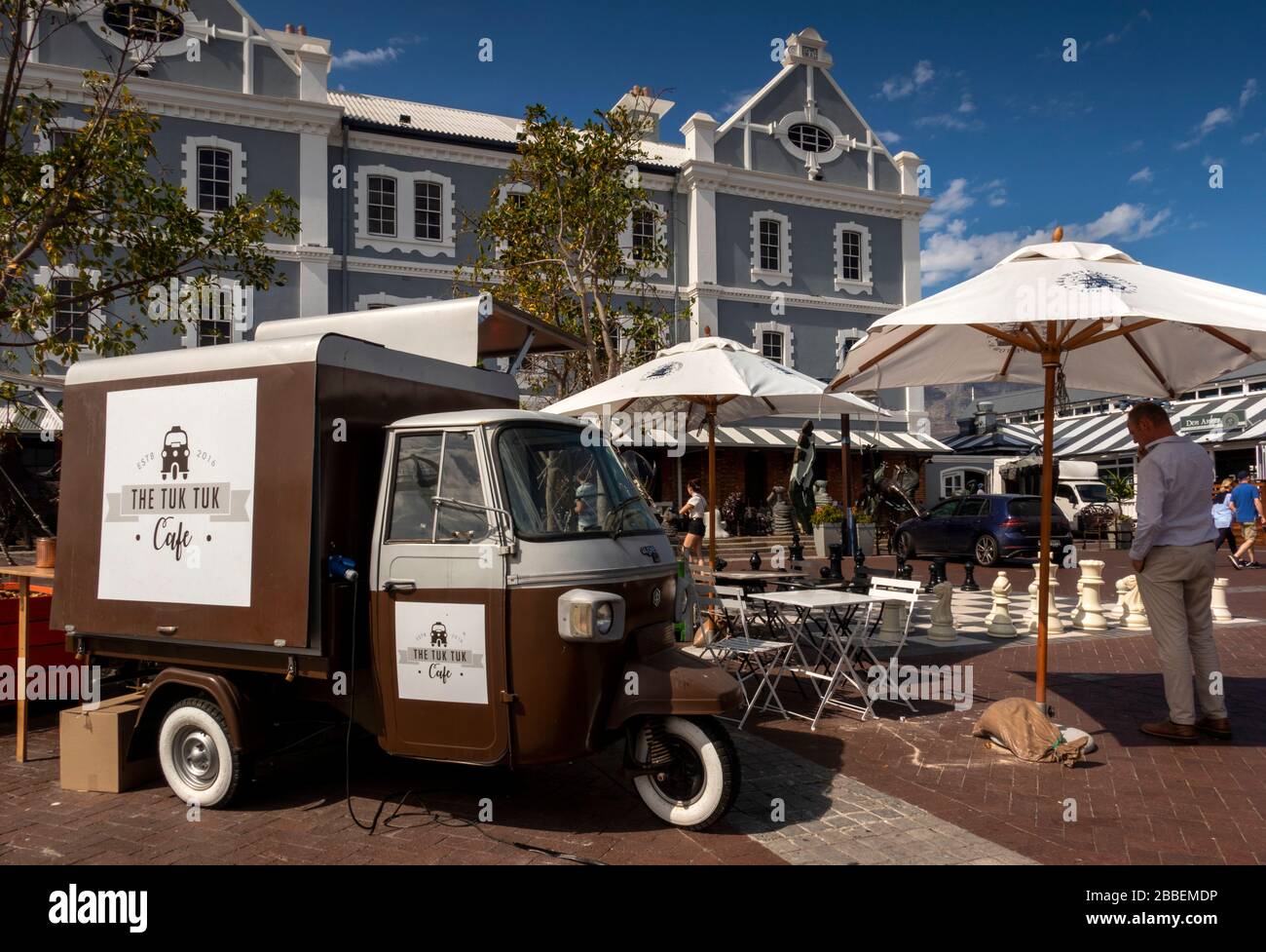Sud Africa, Capo Occidentale, Città del Capo, Lungomare Victoria and Alfred, Tuk Tuk Café a Ape Autorickshaw van Foto Stock