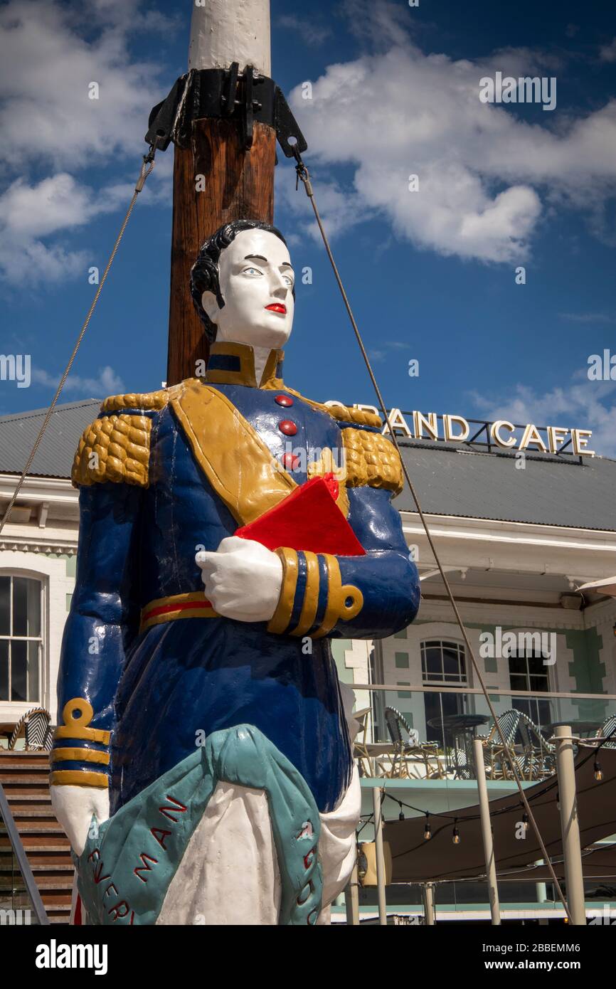Sud Africa, Capo Occidentale, Città del Capo, Lungomare Victoria and Alfred, segnaletica, nave figura fuori dal Grand Cafe Foto Stock