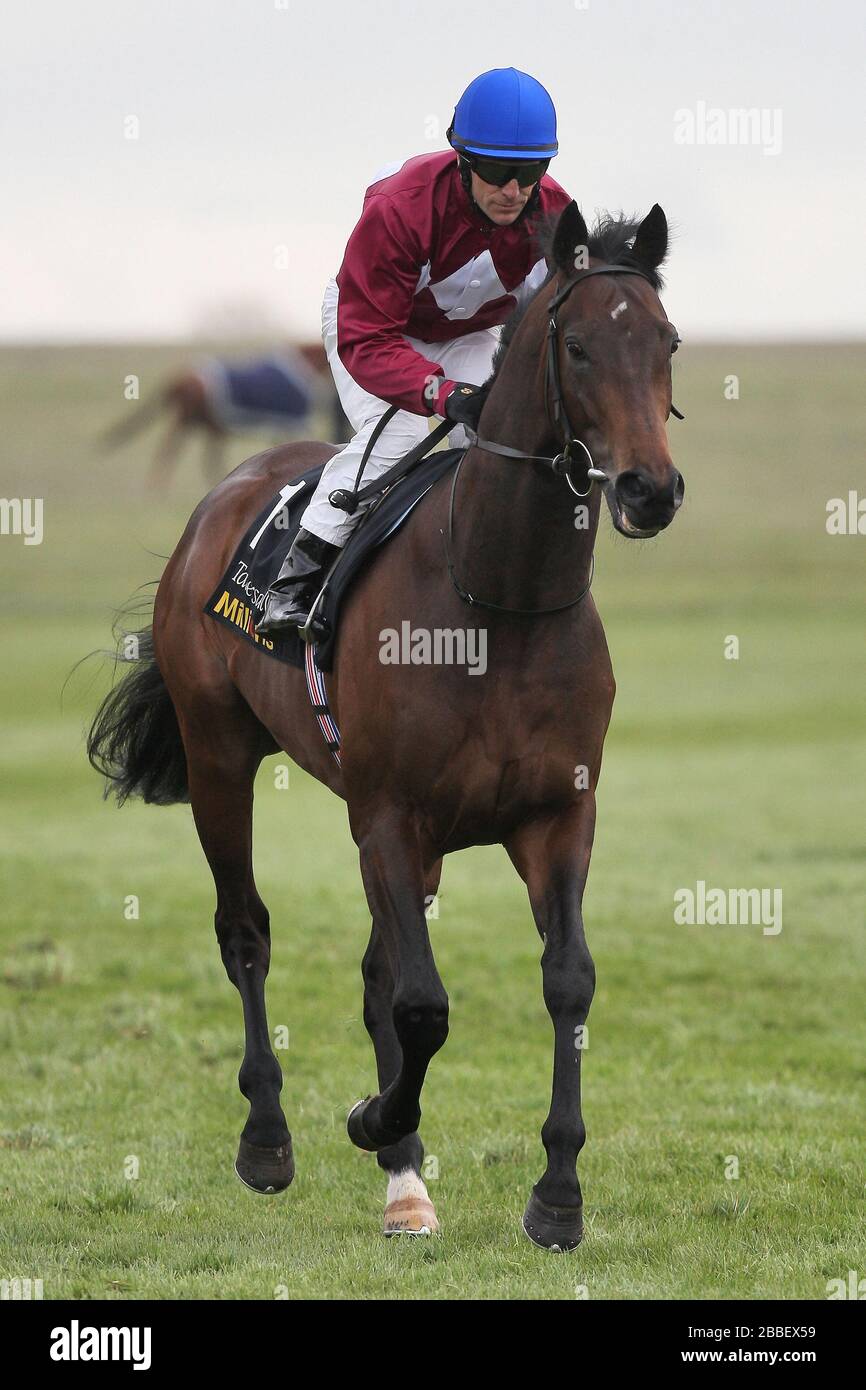 Alkazim guidato da Kieren Fallon Foto Stock