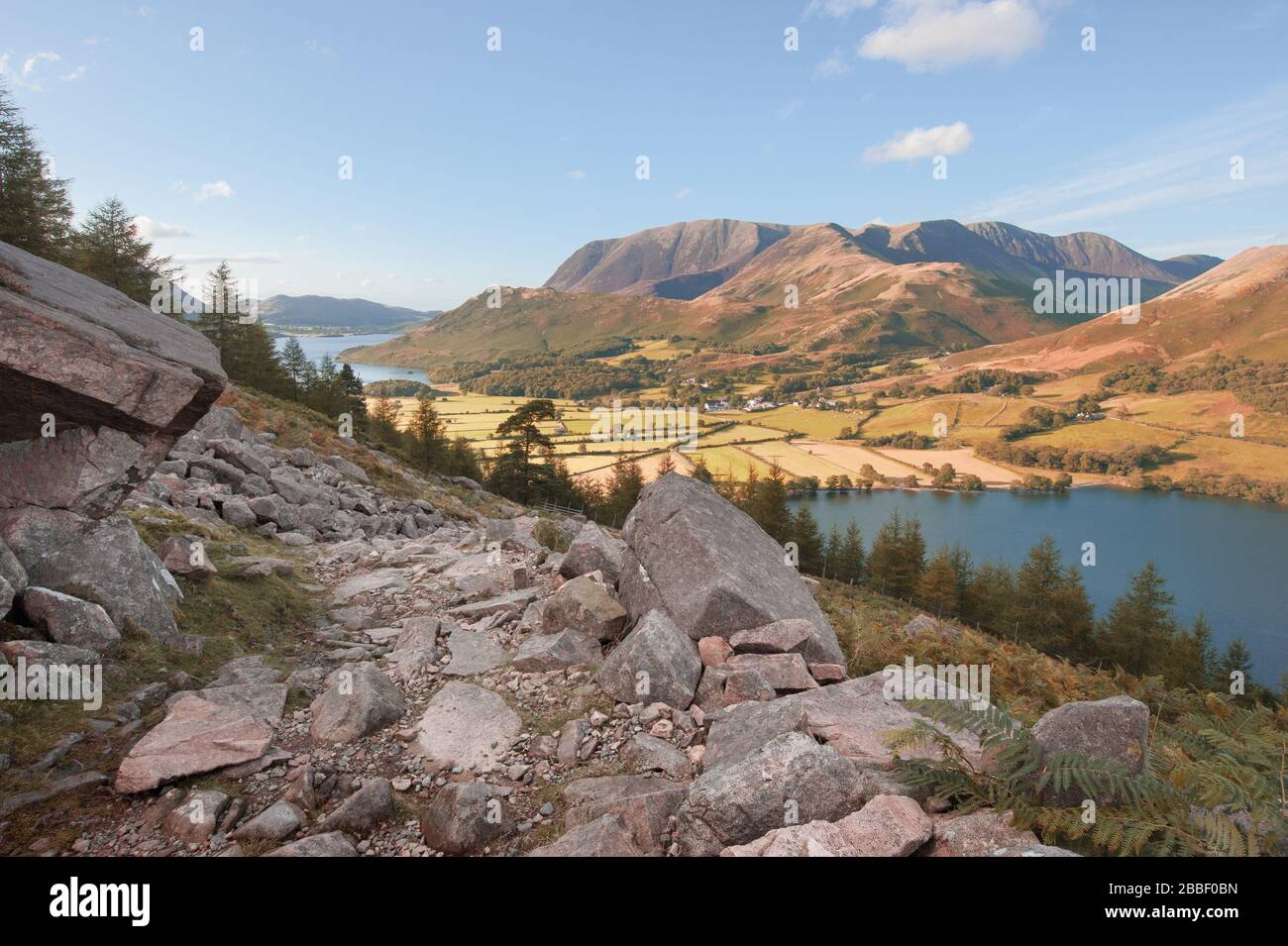 Lago di Buttermere Grasmoor e Buttermere Fells nel distretto inglese dei laghi da Red Pike, Cumbria Foto Stock