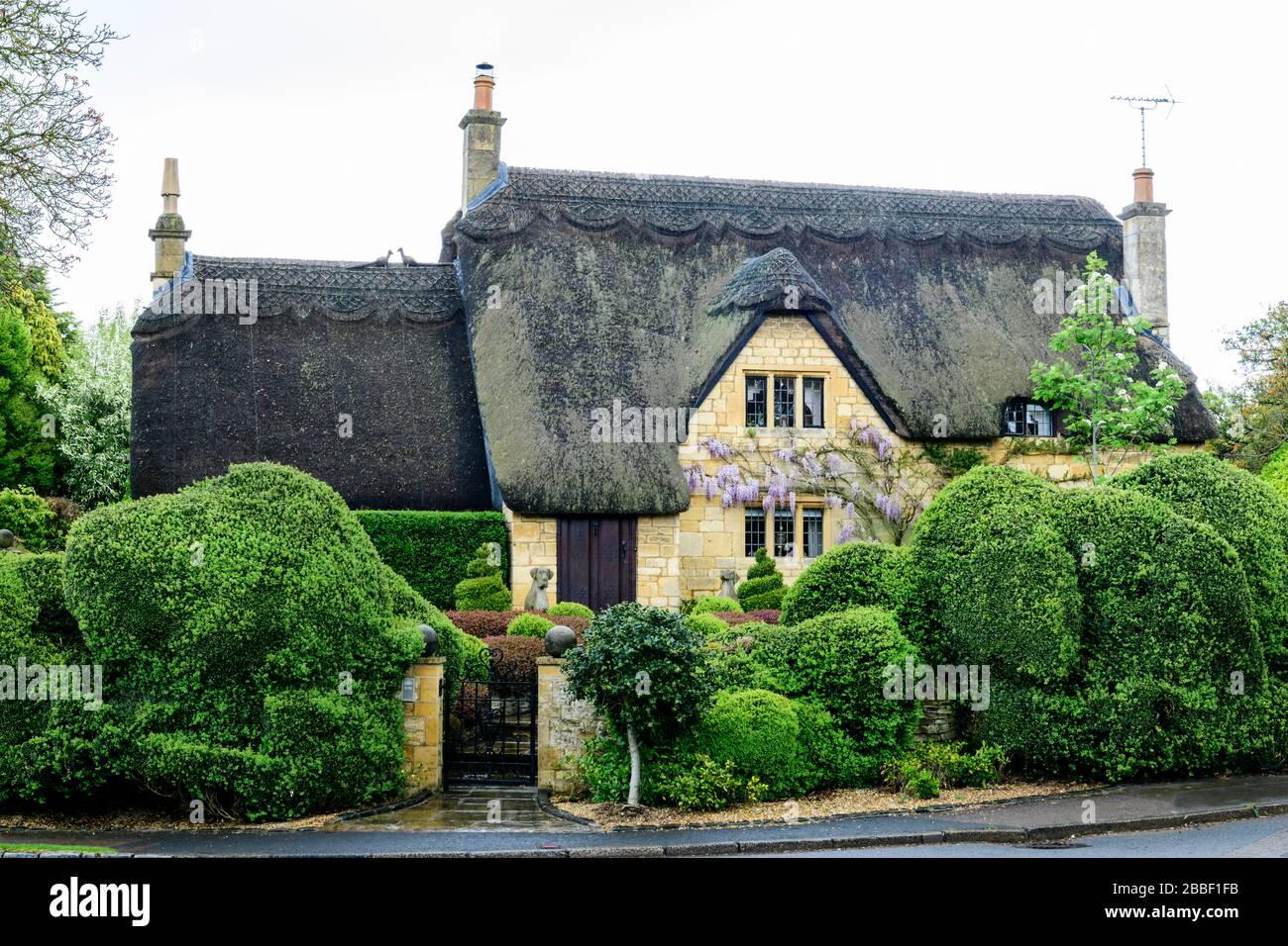 Una casa con tetto di paglia nel Chipping Campden nel Cotswolds in Inghilterra. Foto Stock