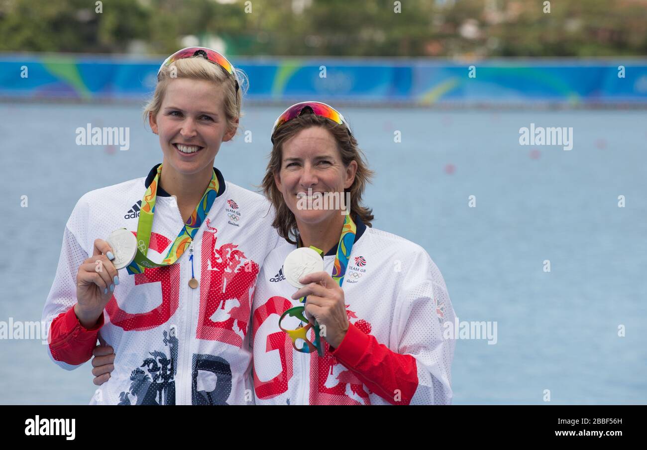 Rio de Janeiro. BRASILE. Silver Medalist GBR W2X. Bow Victoria THORNILY e Katherine GRAINGER . Regata olimpica di falciatura 2016. Lagoa Stadium, Copacabana, "Olympic Summer Games" Rodrigo de Freitas Lagoon, Lagoa. Ora locale 11:51:53 Giovedì 11/08/2016 [credito obbligatorio; Peter SPURRIER/Intersport Images] Foto Stock