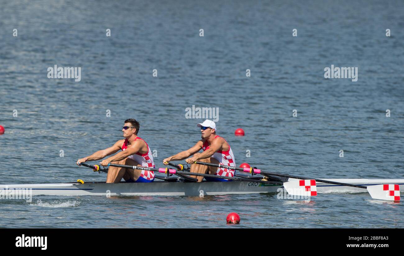 Rio de Janeiro. BRASILE. CRP M2X. Arco. Martin SINKOVIC e Valent SINKOVIC, regata olimpica 2016. Lagoa Stadium, Copacabana, "Olympic Summer Games" Rodrigo de Freitas Lagoon, Lagoa. Ora locale 12:06:11 Sabato 06/08/2016 [credito obbligatorio; Peter SPURRIER/Intersport Images] Foto Stock