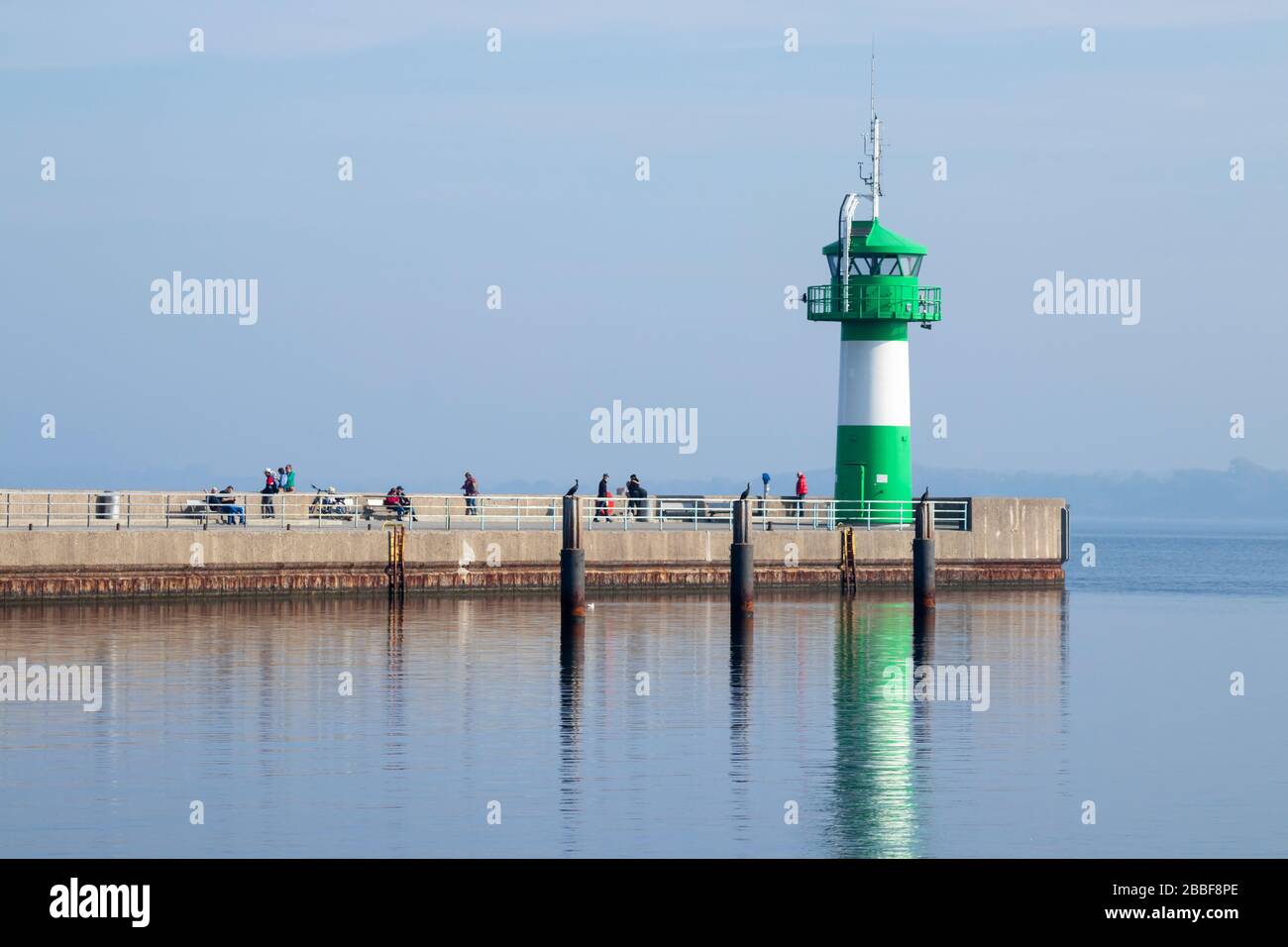 Lübeck-Travemünde, Germania – 10 ottobre 2018: Faro di Travemünde. Un magnete turistico per i vacanzieri del Mar Baltico. Leuchtturm von Travemünde. T. In Foto Stock