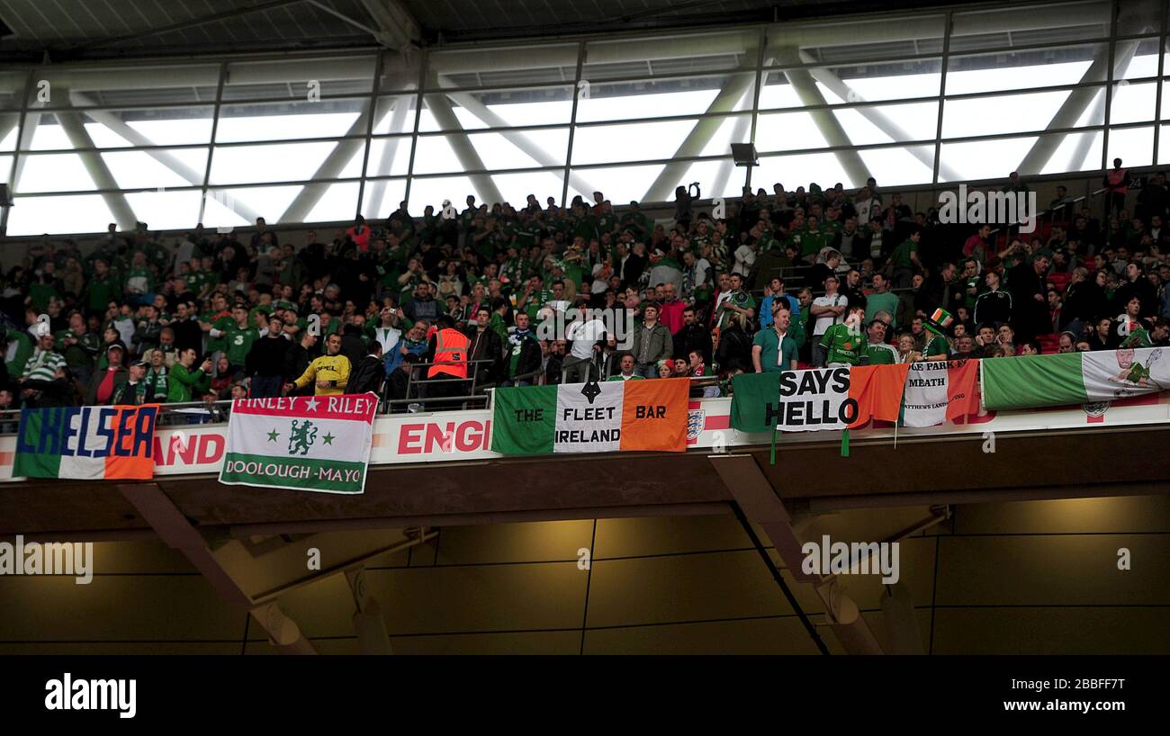 Repubblica d'Irlanda tifosi negli stand Foto Stock
